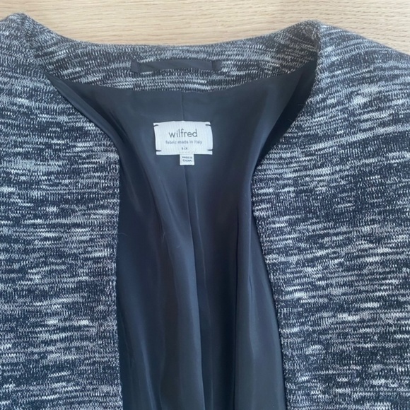 Wilfred Aritzia Cropped Blazer - Picture 2 of 5